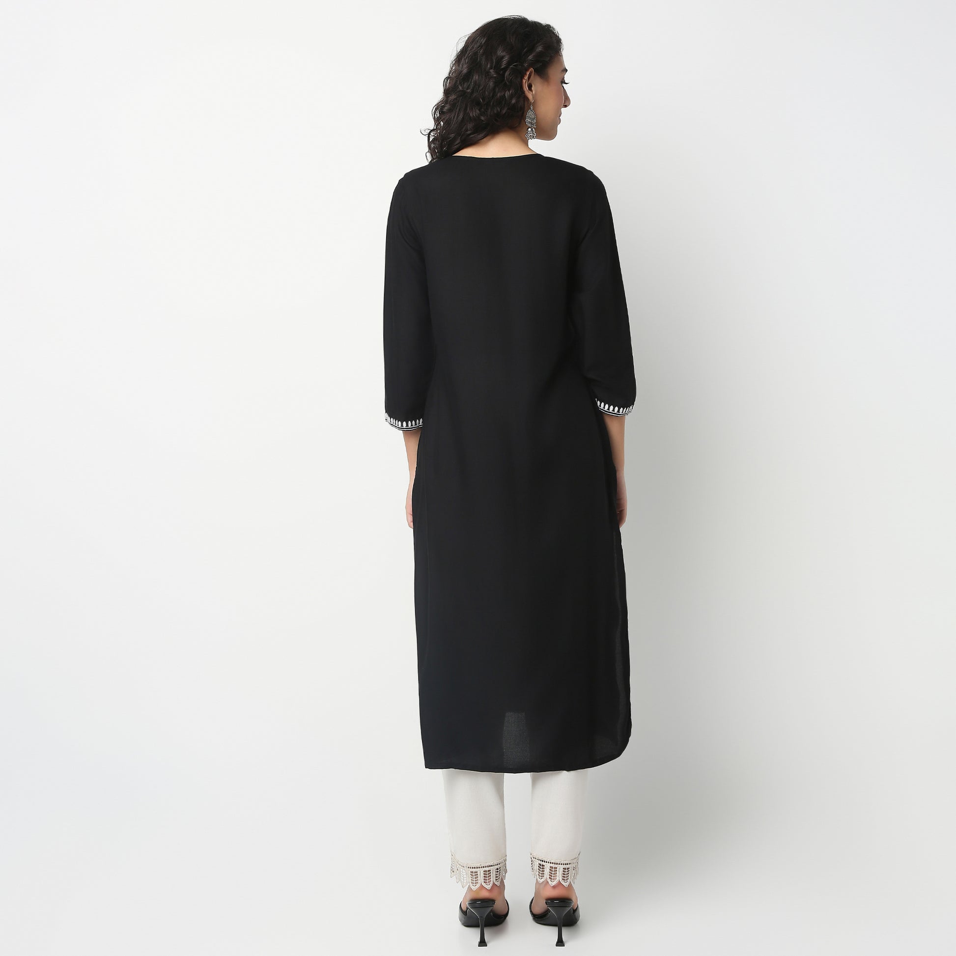 Straight Fit Embroidered Round Neck Kurta