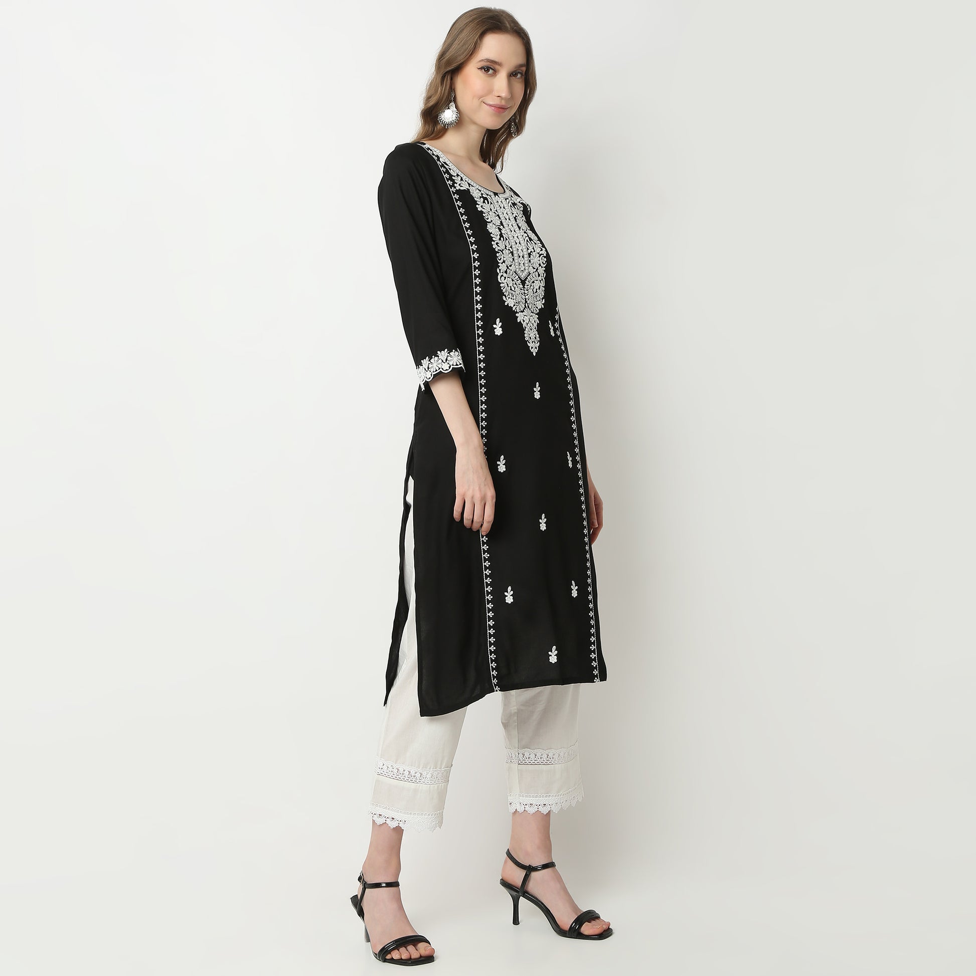 Straight Fit Embroidered Round Neck Kurta