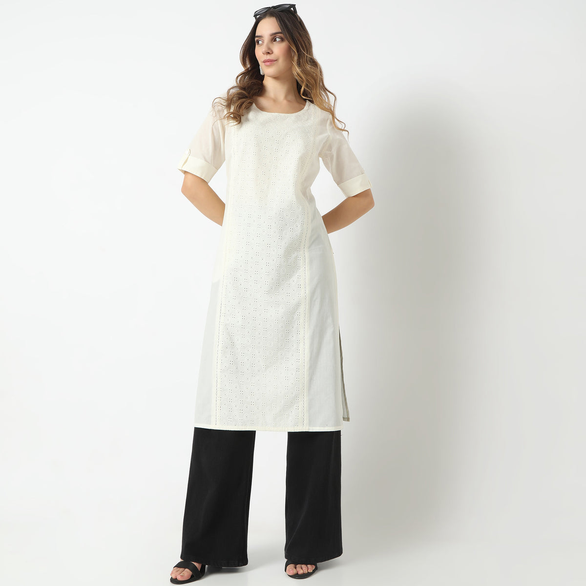 Straight Fit Solid Round Neck Kurta