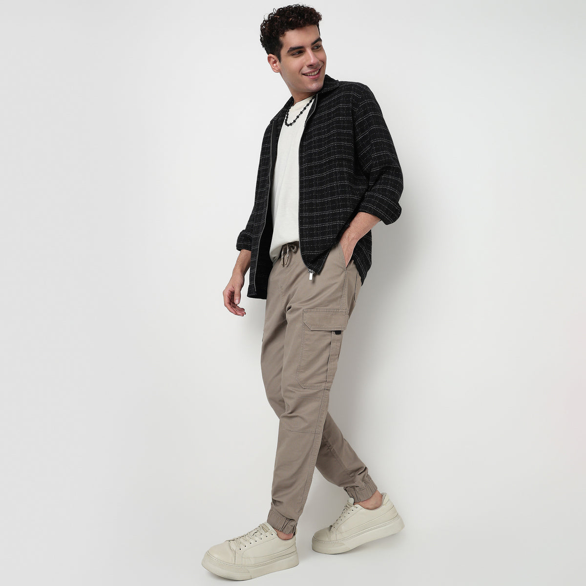 Buy Men Regular Fit Solid Ankle Length Mid Rise Cargos  - Style Union