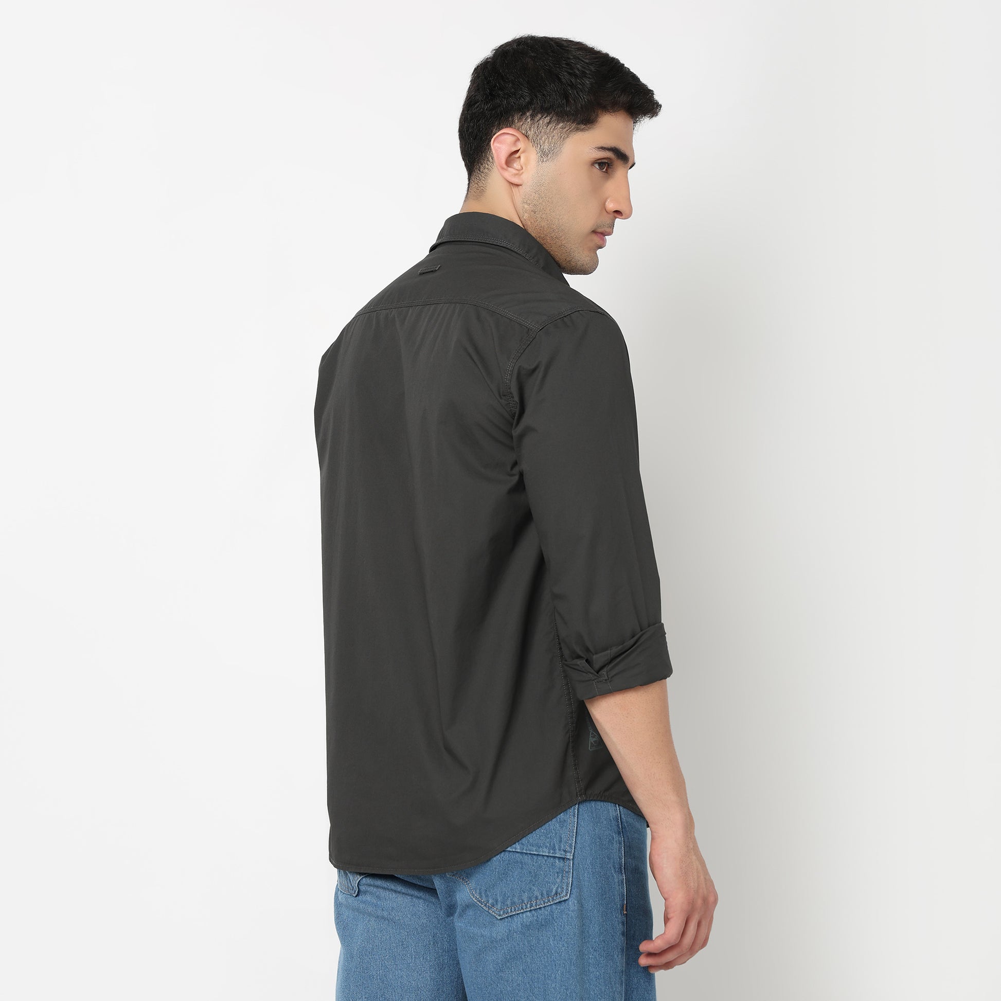 Modern Explorerᵉˣ Twin Pocket Slim Fit 100% Cotton Solid Shirt