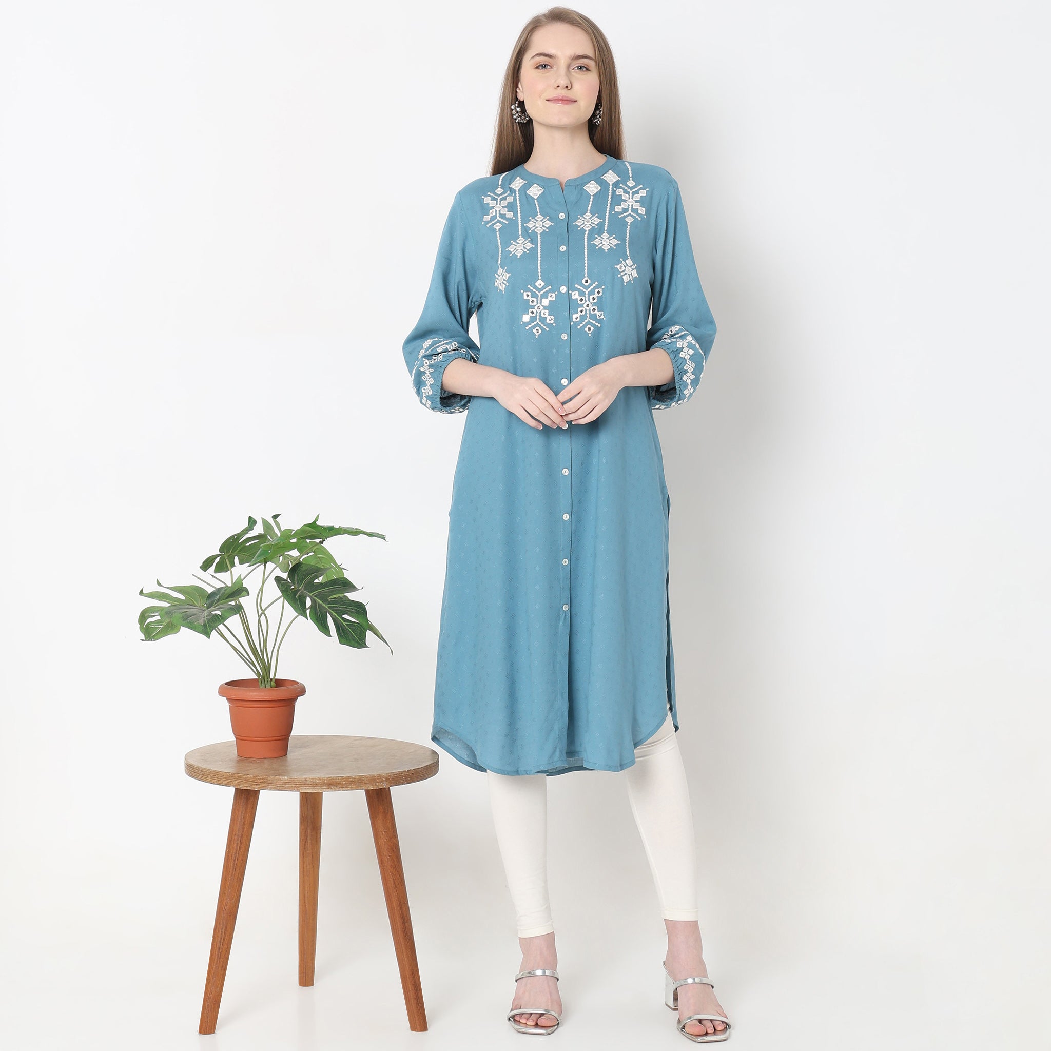 Straight Fit Embellished Kurta