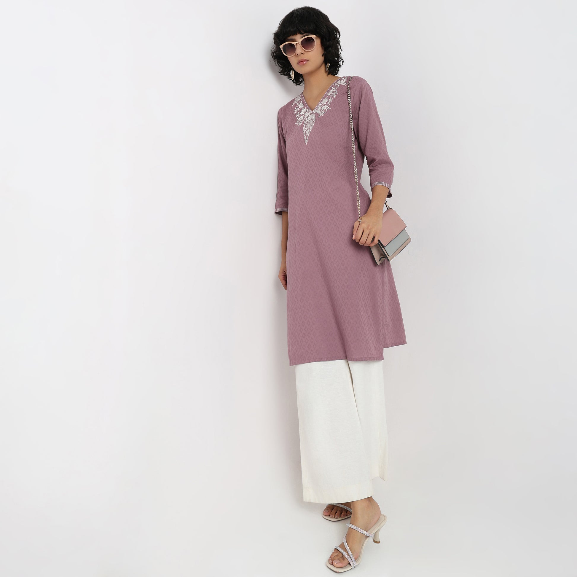 Straight Fit Embroiderd Kurta