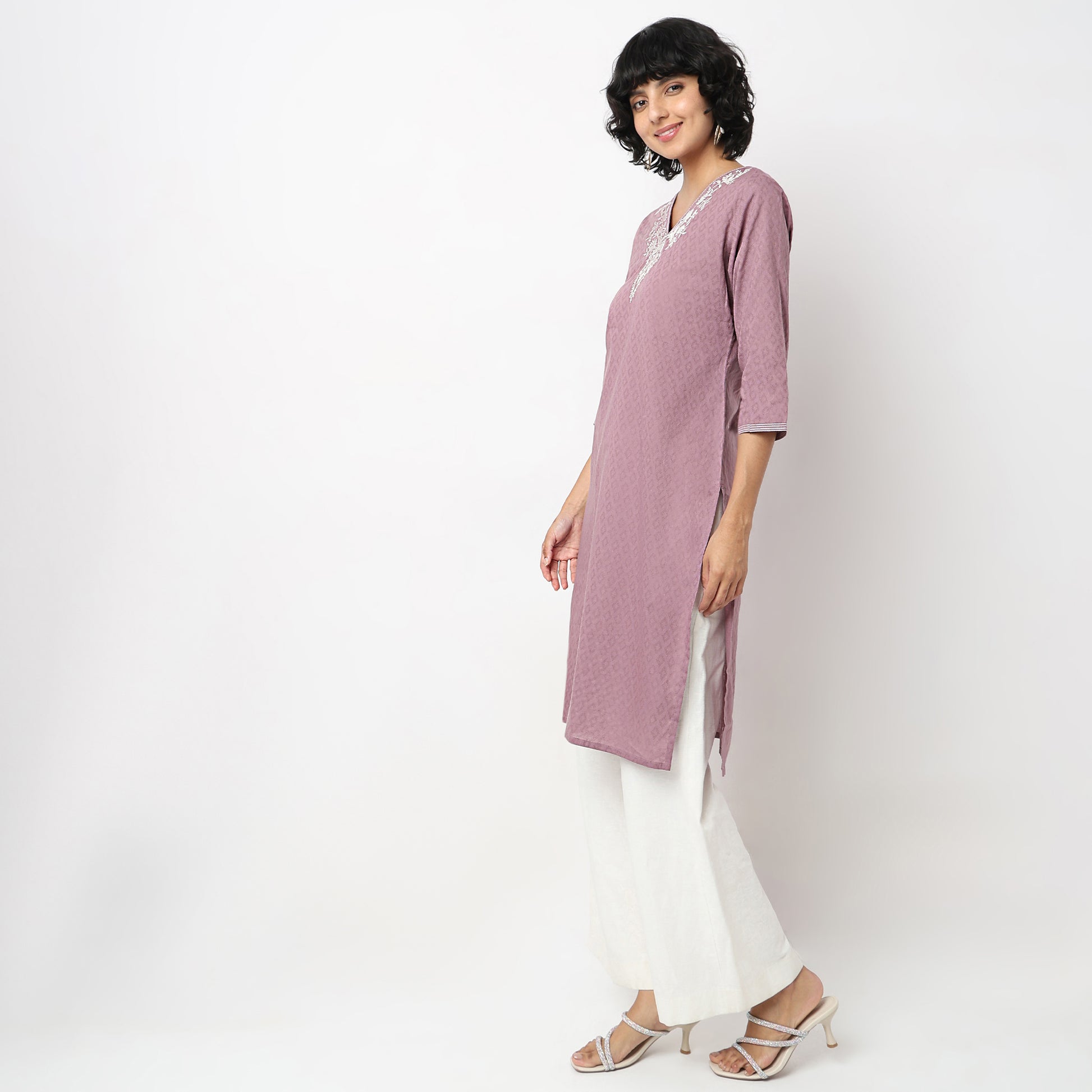 Straight Fit Embroiderd Kurta