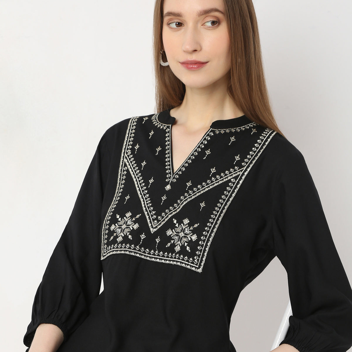 Straight Fit Embroidered Kurta