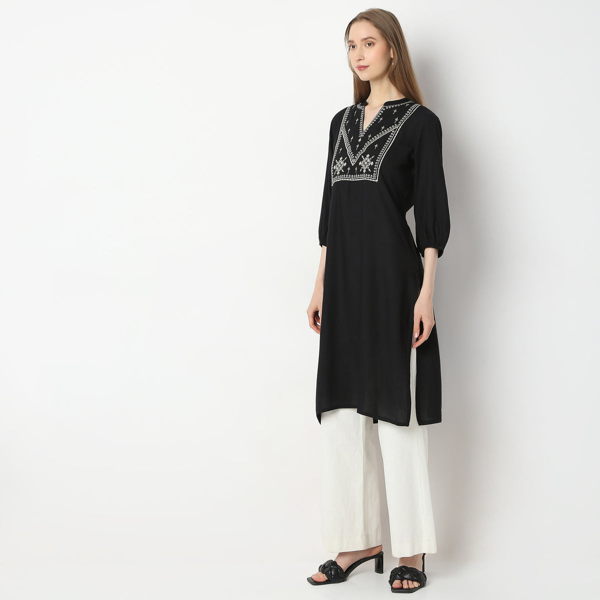 Straight Fit Embroidered Kurta