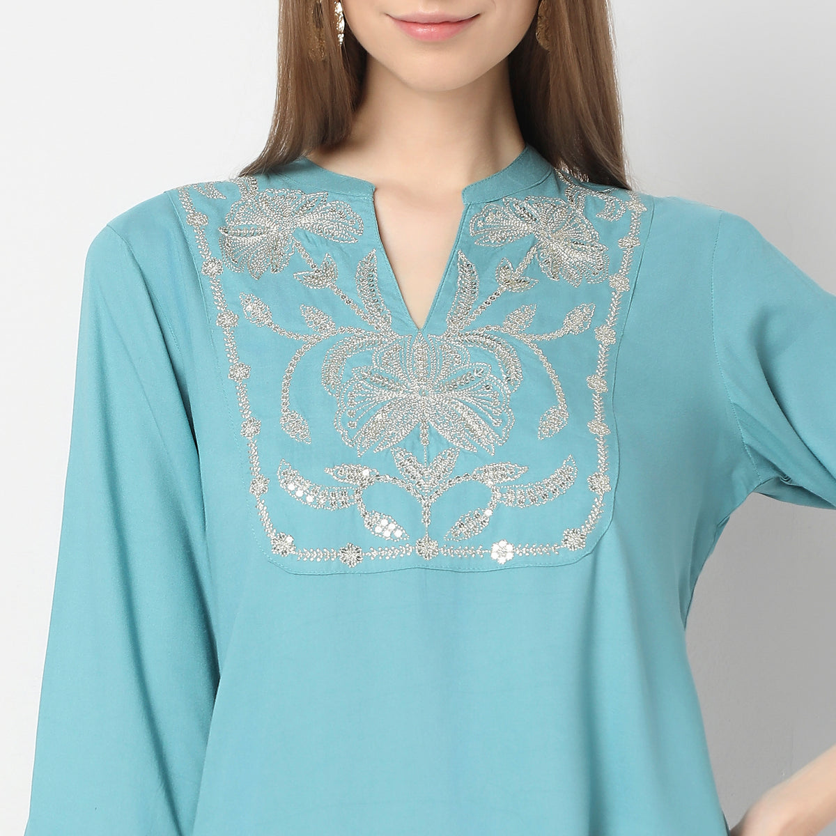 Straight Fit Embellished Kurta