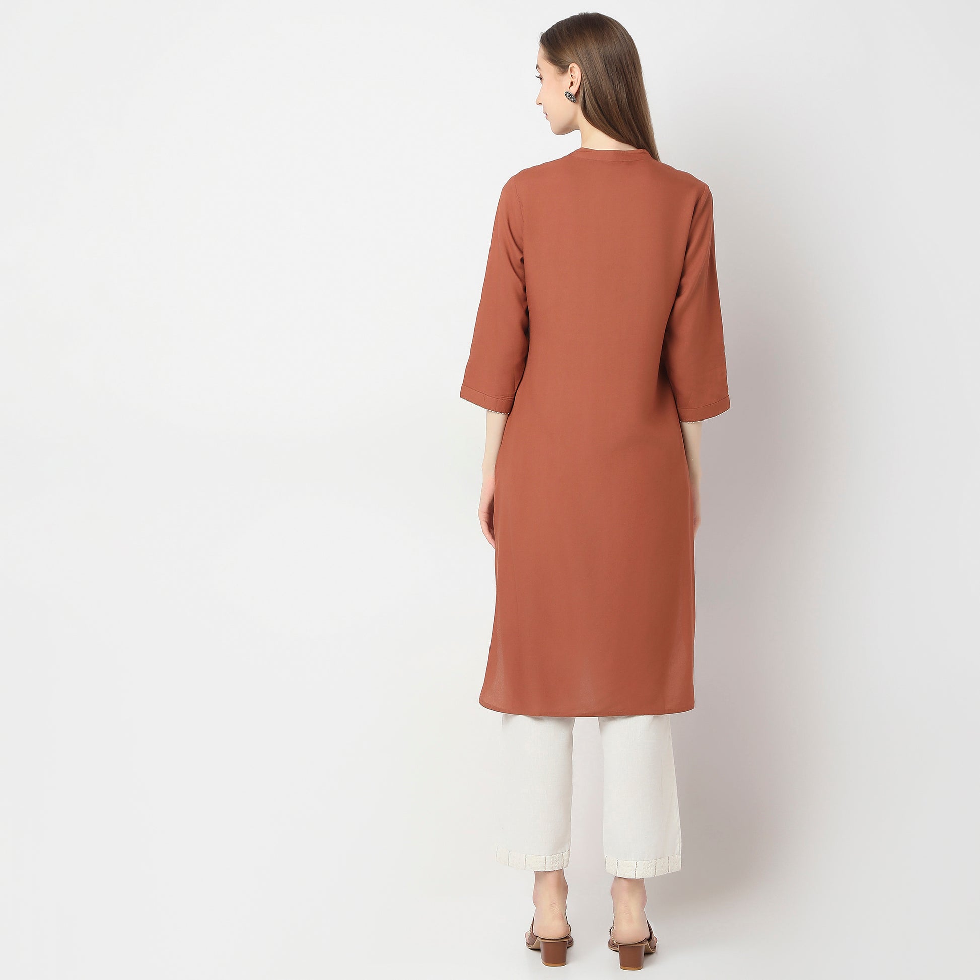 Straight Fit Embellished Kurta