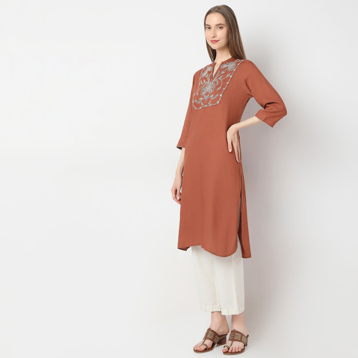 Straight Fit Embellished Kurta