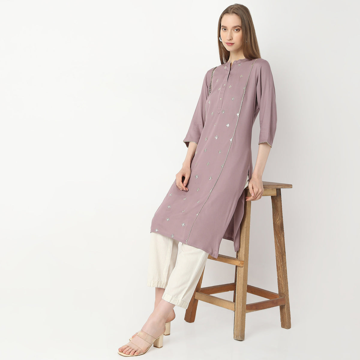 Straight Fit Embellished Kurta