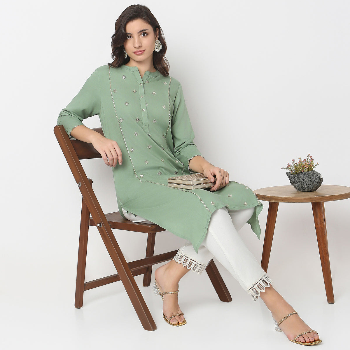 Straight Fit Embellished Kurta