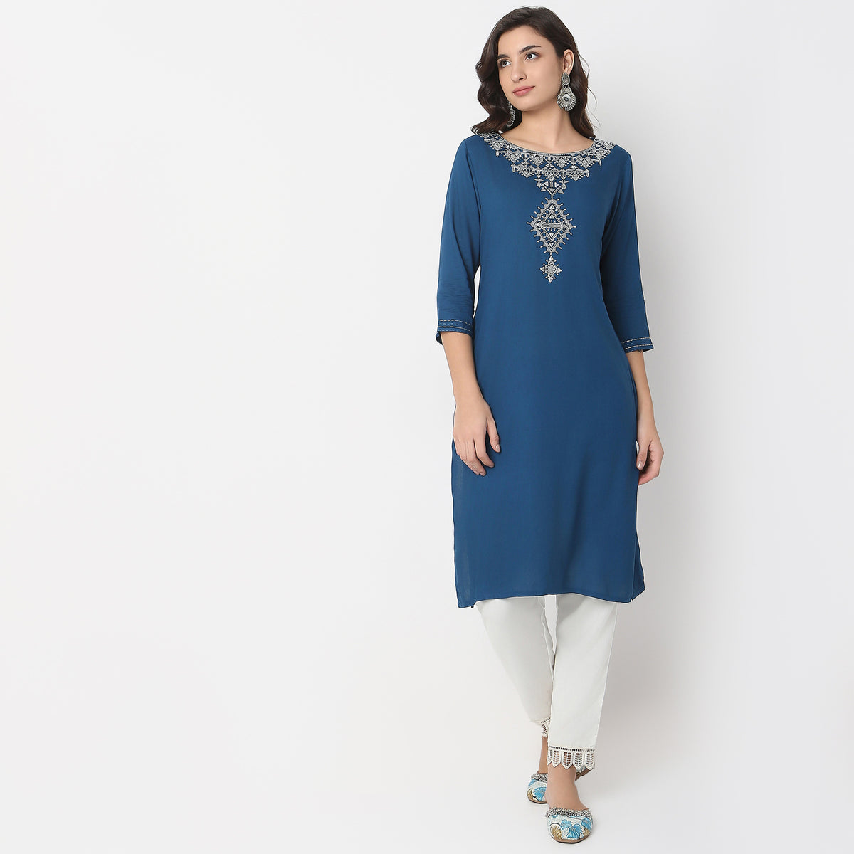 Straight Fit Embellished Kurta