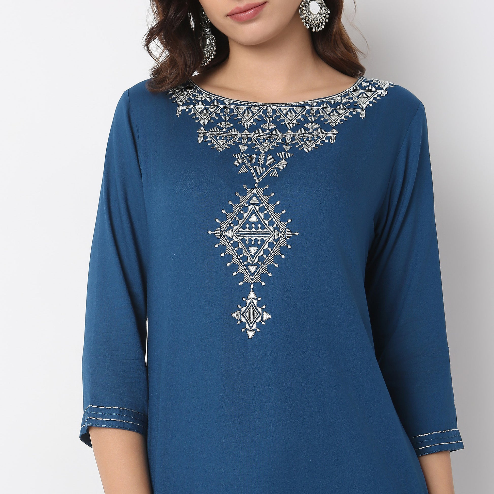 Straight Fit Embellished Kurta