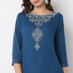 Straight Fit Embellished Kurta