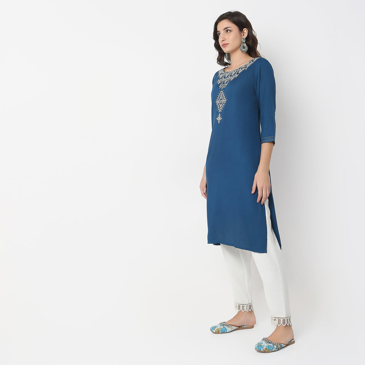 Straight Fit Embellished Kurta