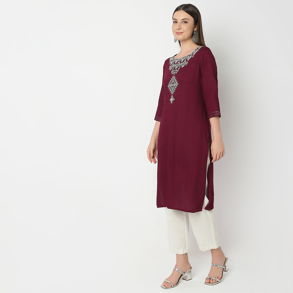 Straight Fit Embellished Kurta