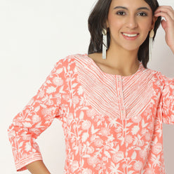 Printed Knee Length Yoke Straight Table Kurta