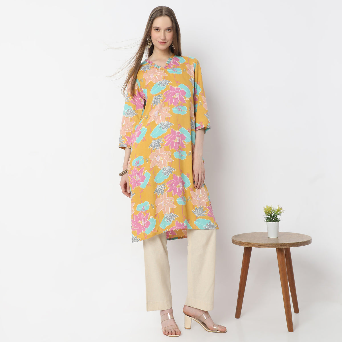 Printed Knee Length V-Neck Straight Core Kurta