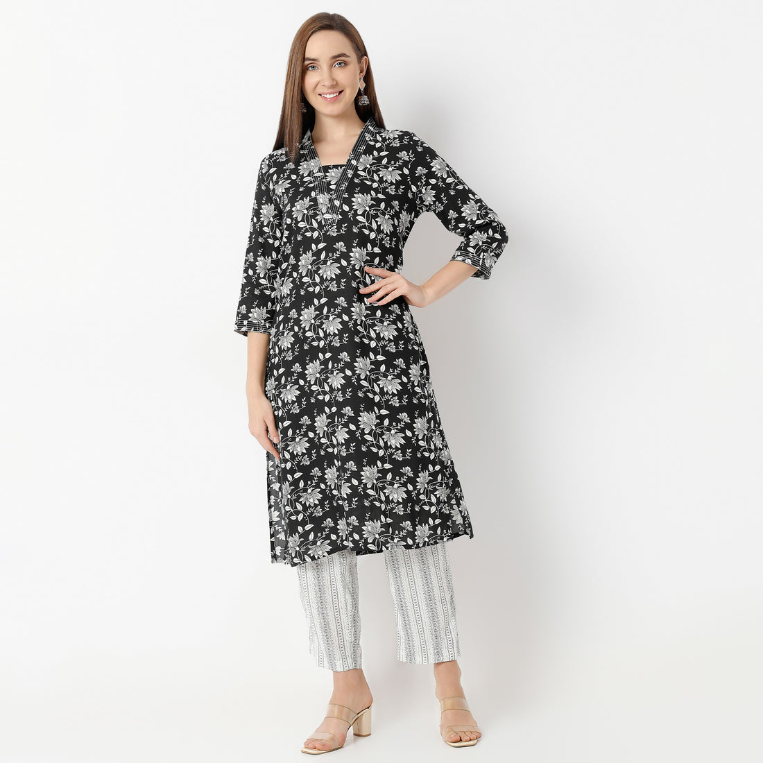Regular Fit Printed V-Neck Kurta