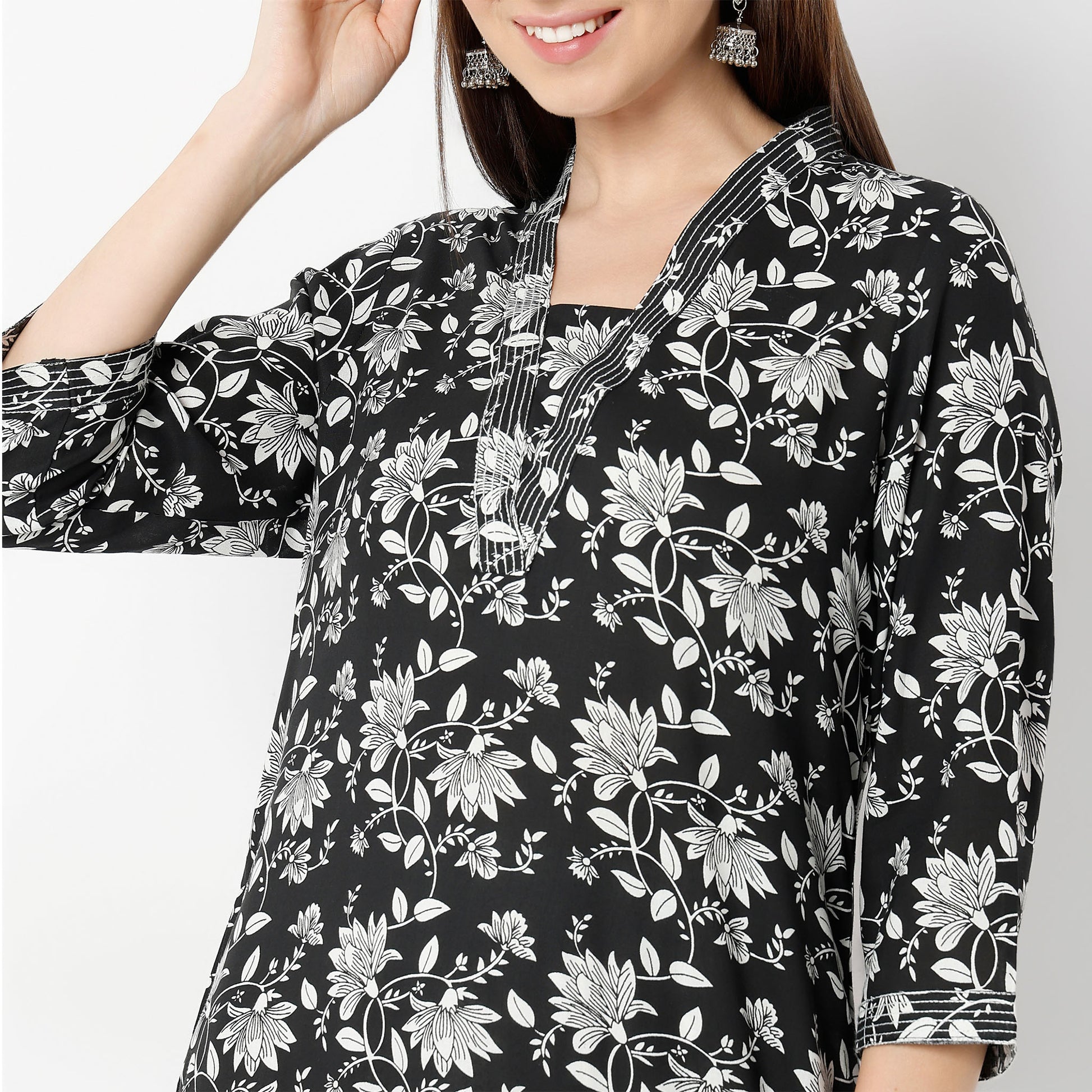 Regular Fit Printed V-Neck Kurta