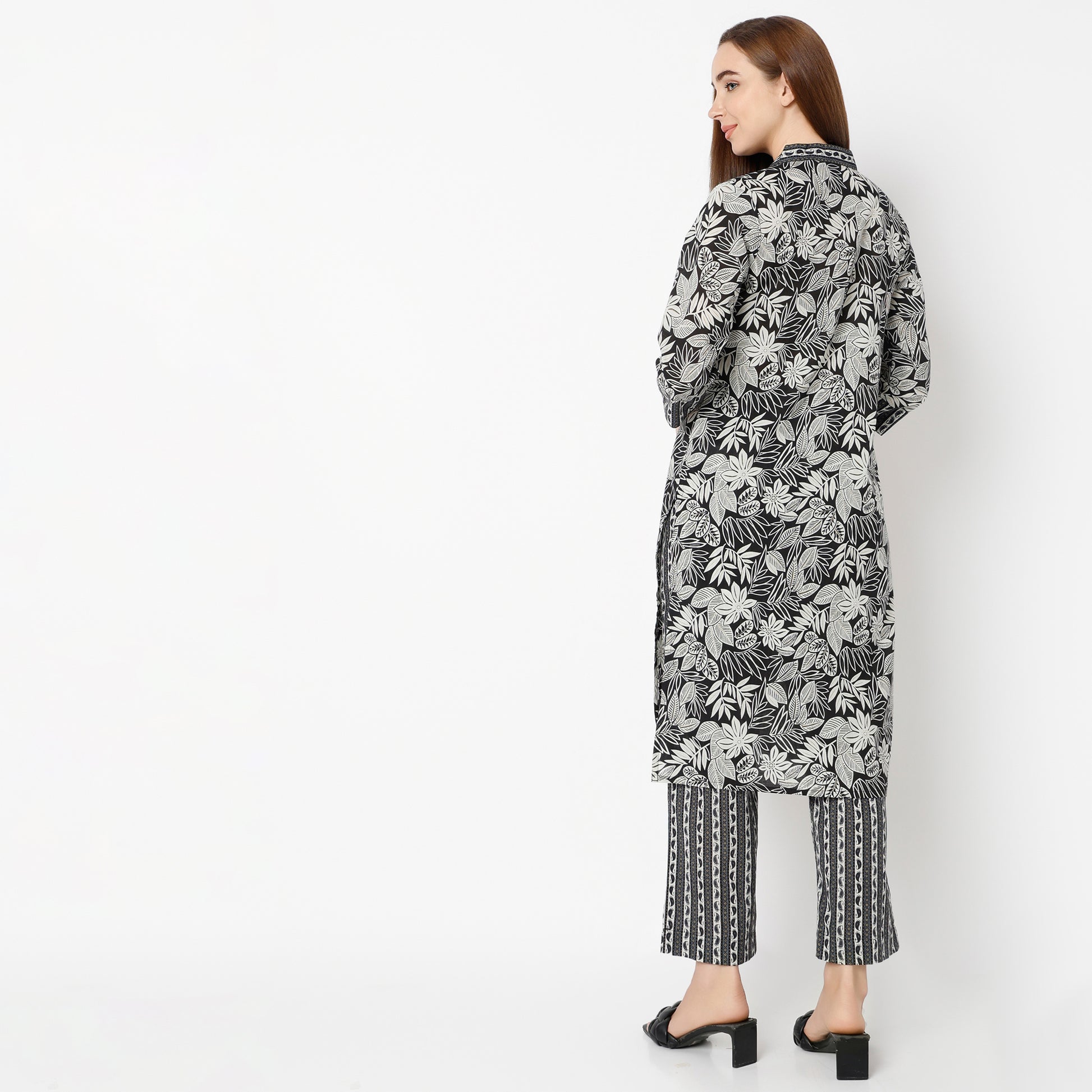 Straight Fit Printed V-Neck Kurta