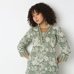 Straight Fit Printed V-Neck Kurta