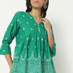 Flare Fit Printed V-Neck Short Length Top