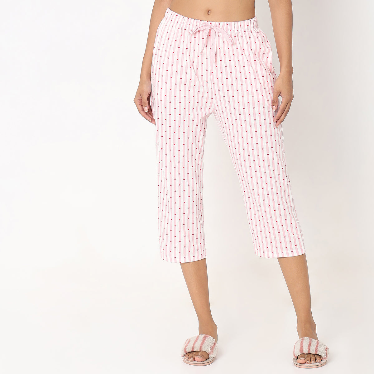 Regular Fit Heart Mid Rise Capris