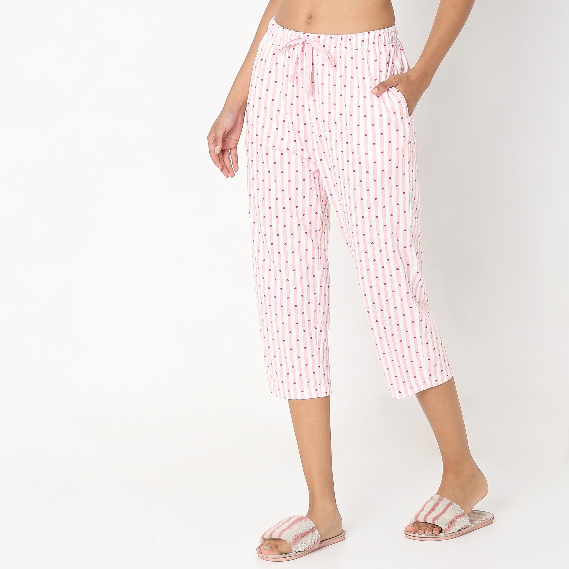 Regular Fit Heart Mid Rise Capris