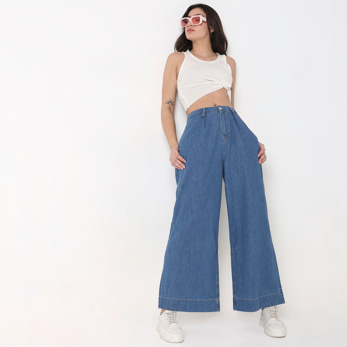 Women Wearing Wide Leg Solid High Rise Jean