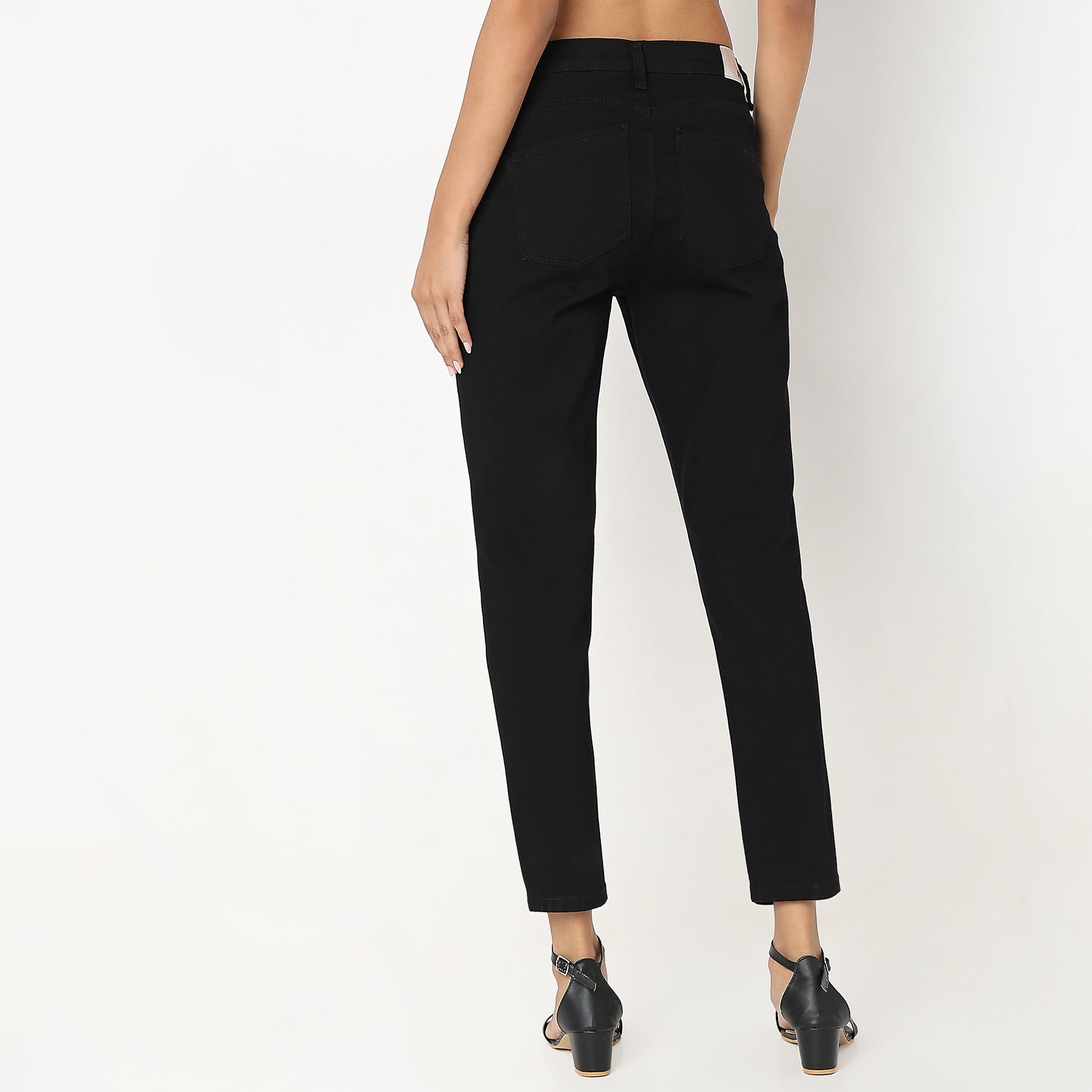Skinny Fit Solid Mid Rise Jeans