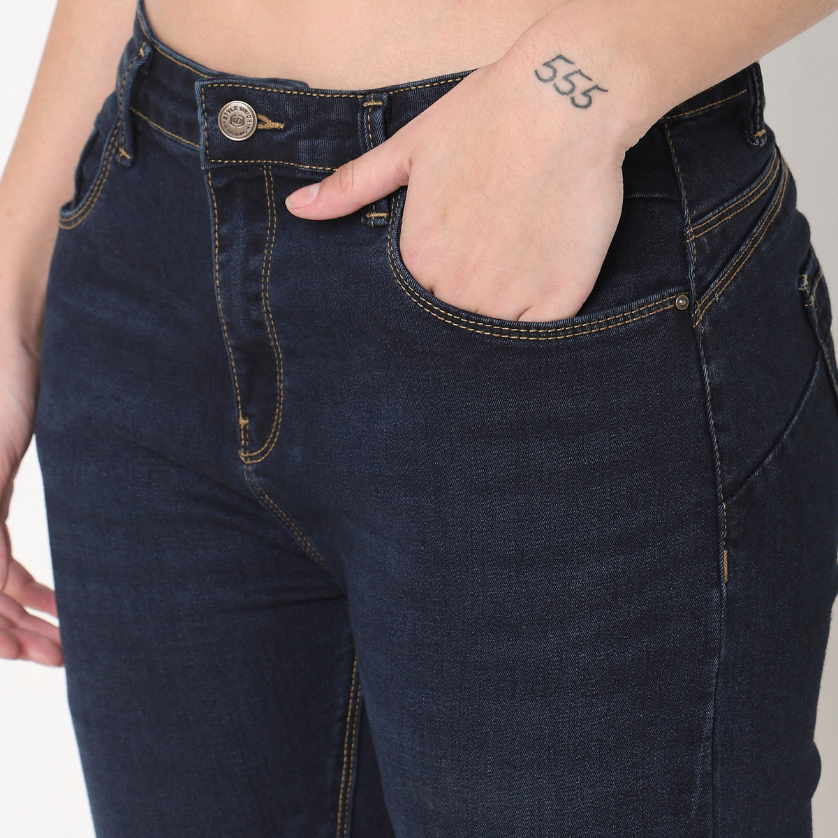 Skinny Fit Solid Mid Rise Jeans