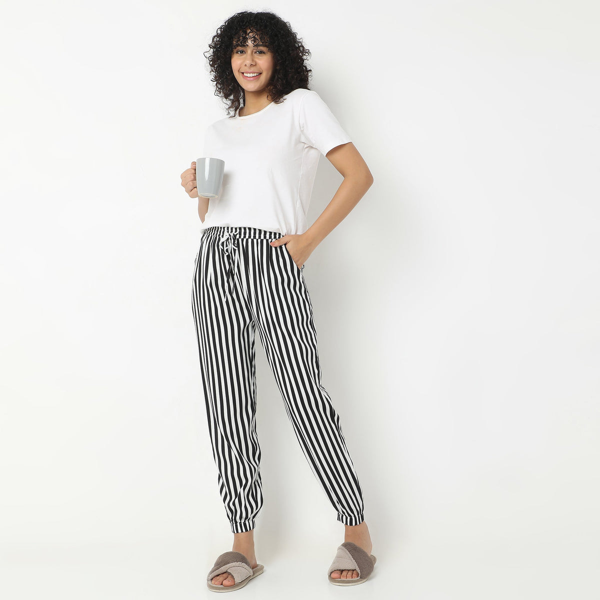 Regular Fit Printed Mid Rise Joggers