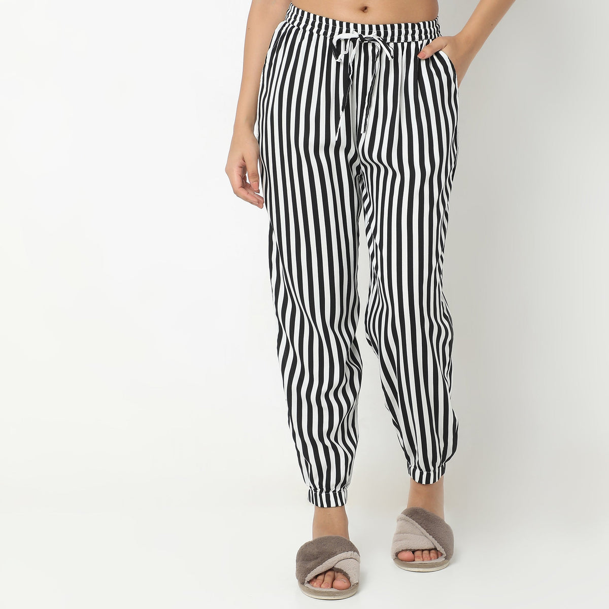 Regular Fit Printed Mid Rise Joggers