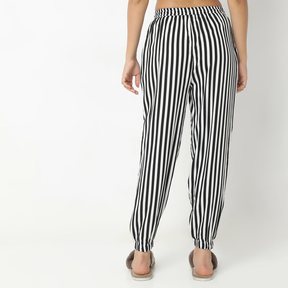 Regular Fit Printed Mid Rise Joggers