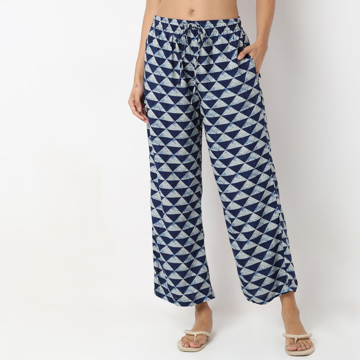 Regular Fit Floral Mid Rise Pyjamas