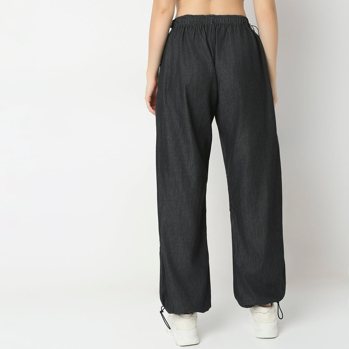 Regular Fit Solid Mid Rise Parachute Pant