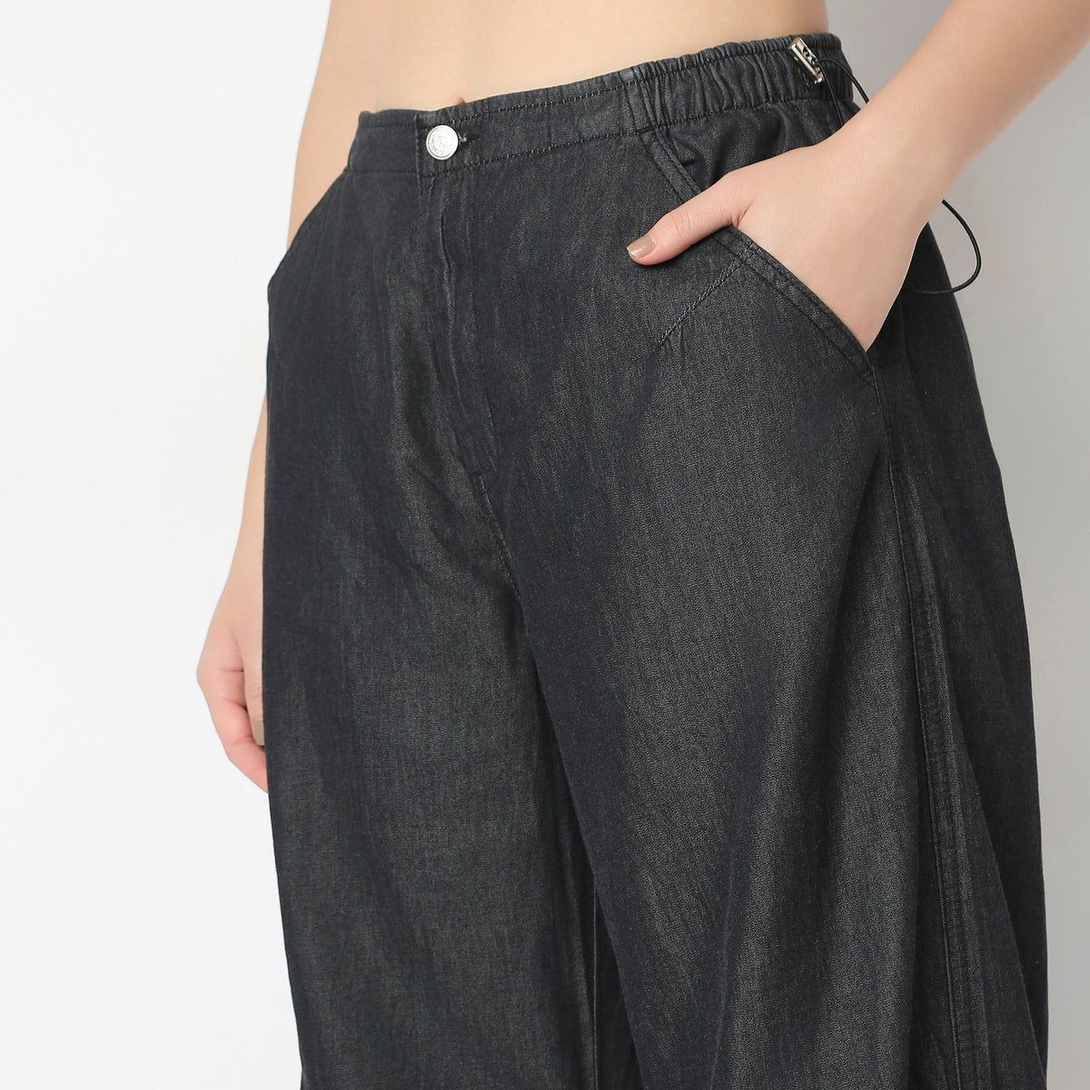 Regular Fit Solid Mid Rise Parachute Pant