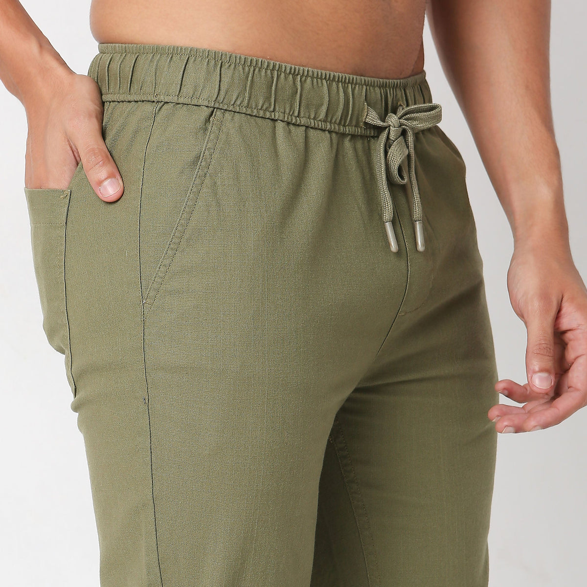 Regular Fit Solid Mid Rise Pants