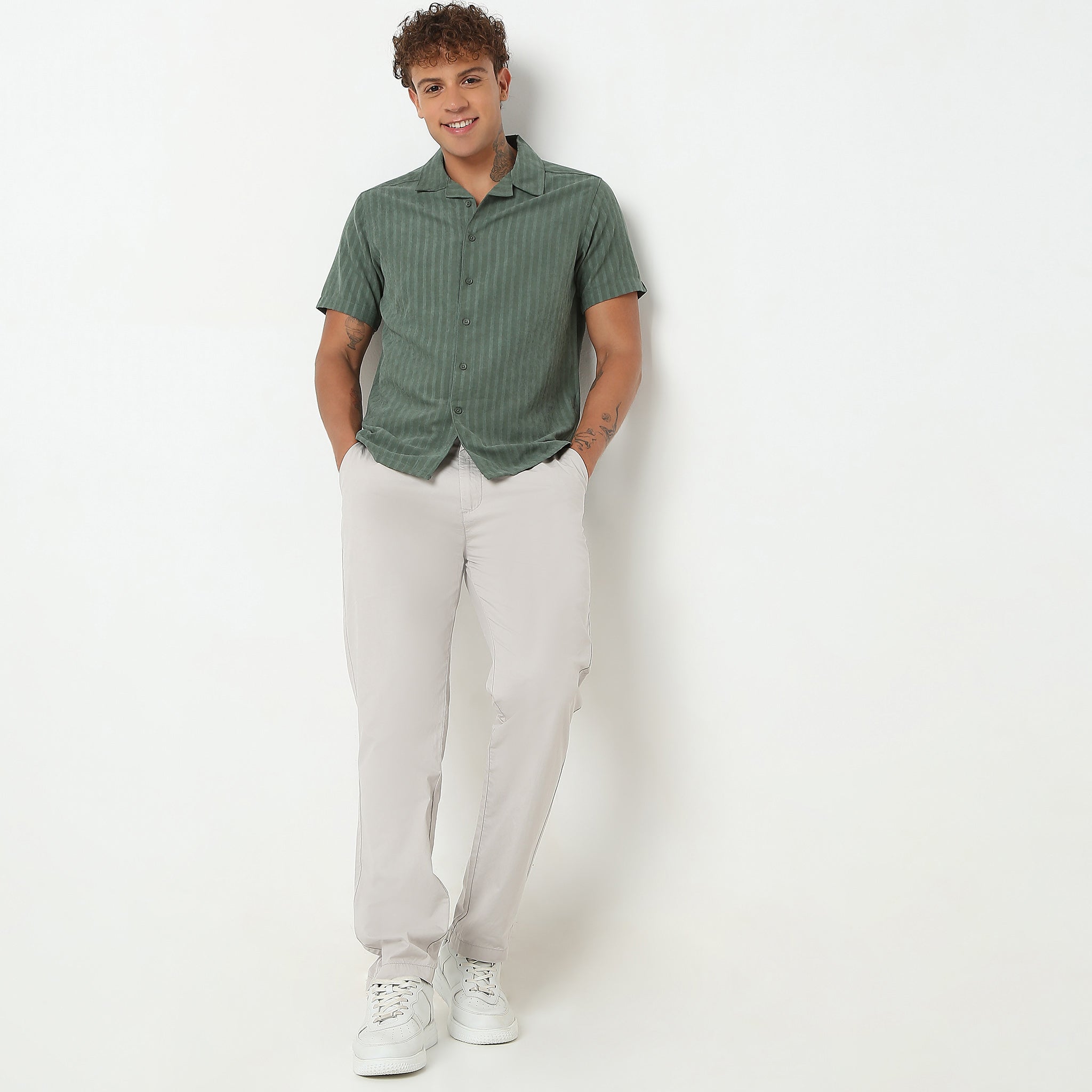 Regular Fit Solid Mid Rise Pants