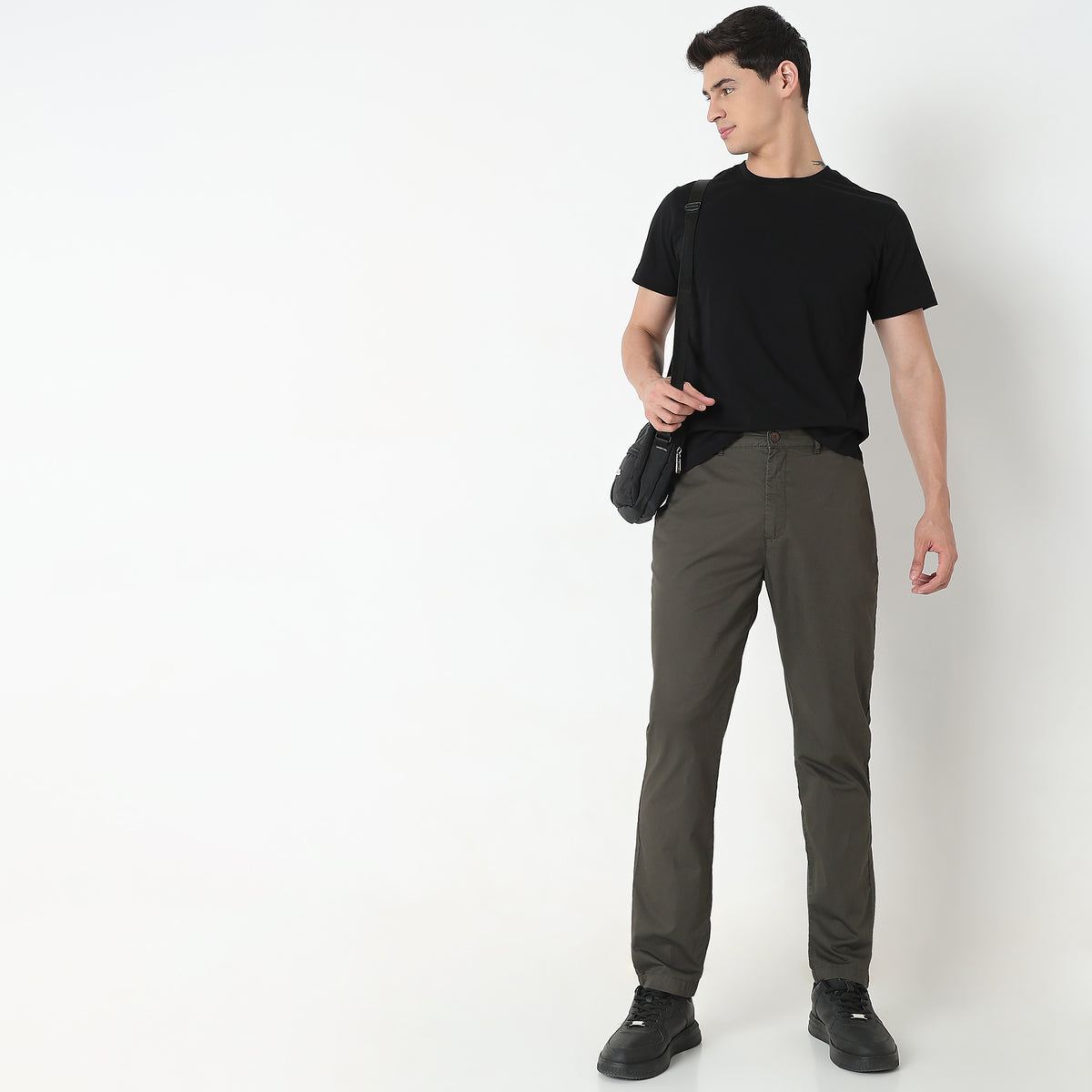 Regular Fit Solid Mid Rise Pants