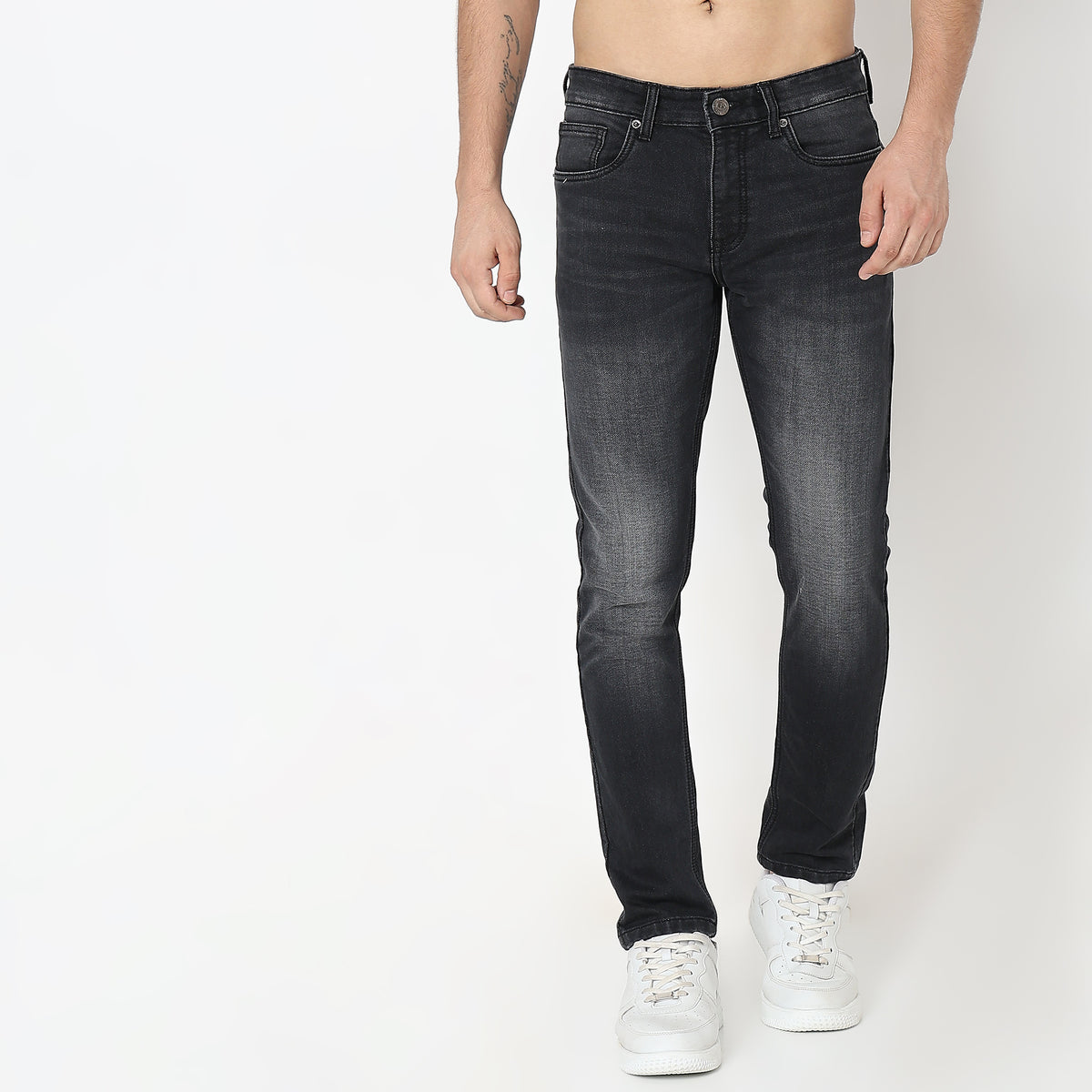 Comfort Fit Solid Mid Rise Jeans