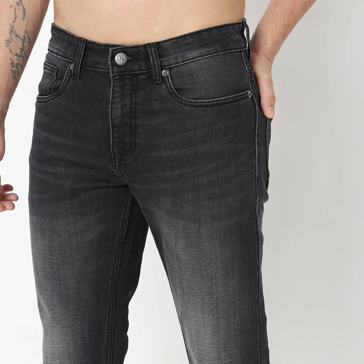 Comfort Fit Solid Mid Rise Jeans