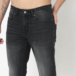 Comfort Fit Solid Mid Rise Jeans