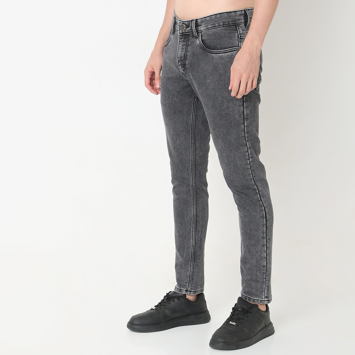 Comfort Fit Solid Mid Rise Jeans