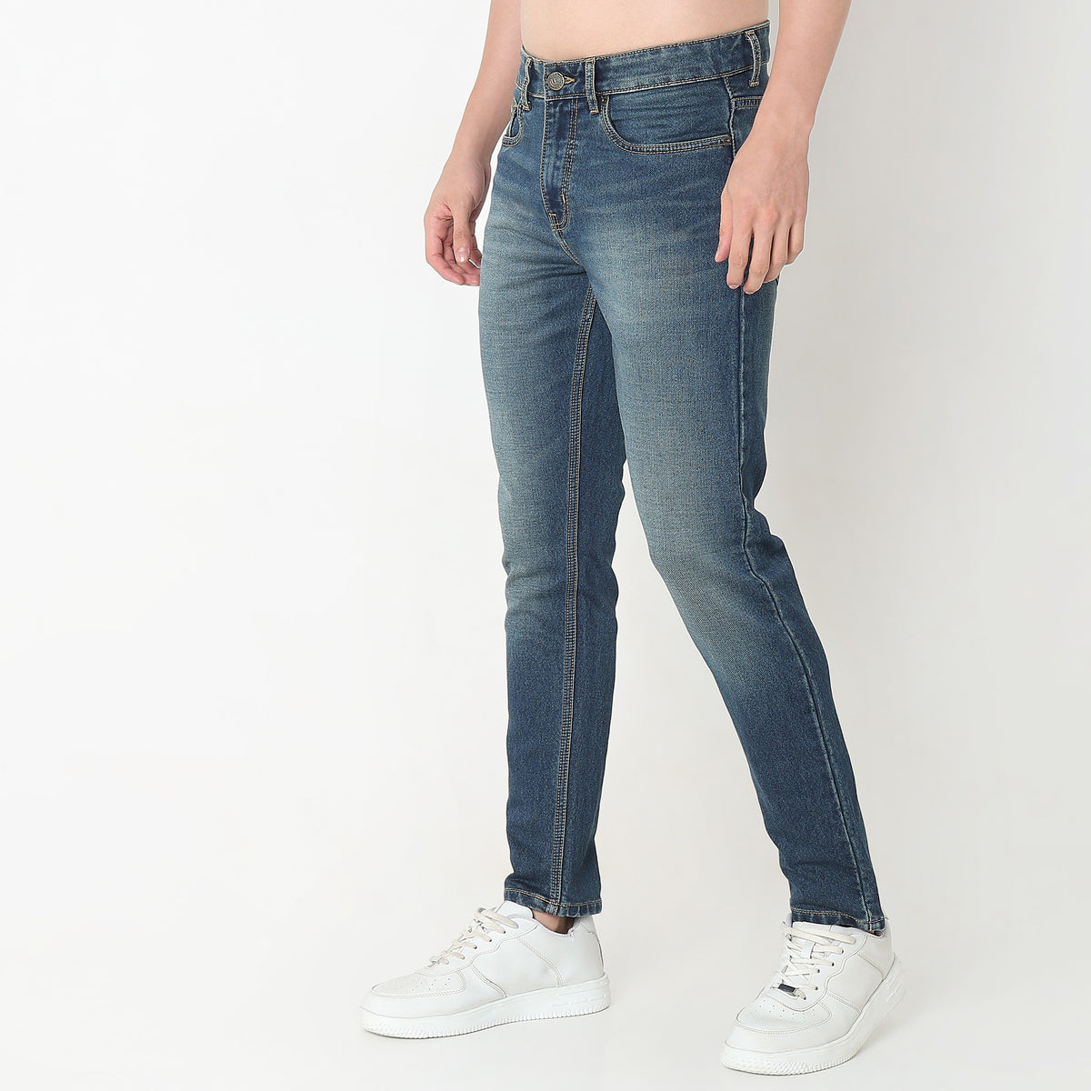 Comfort Fit Solid Mid Rise Jeans