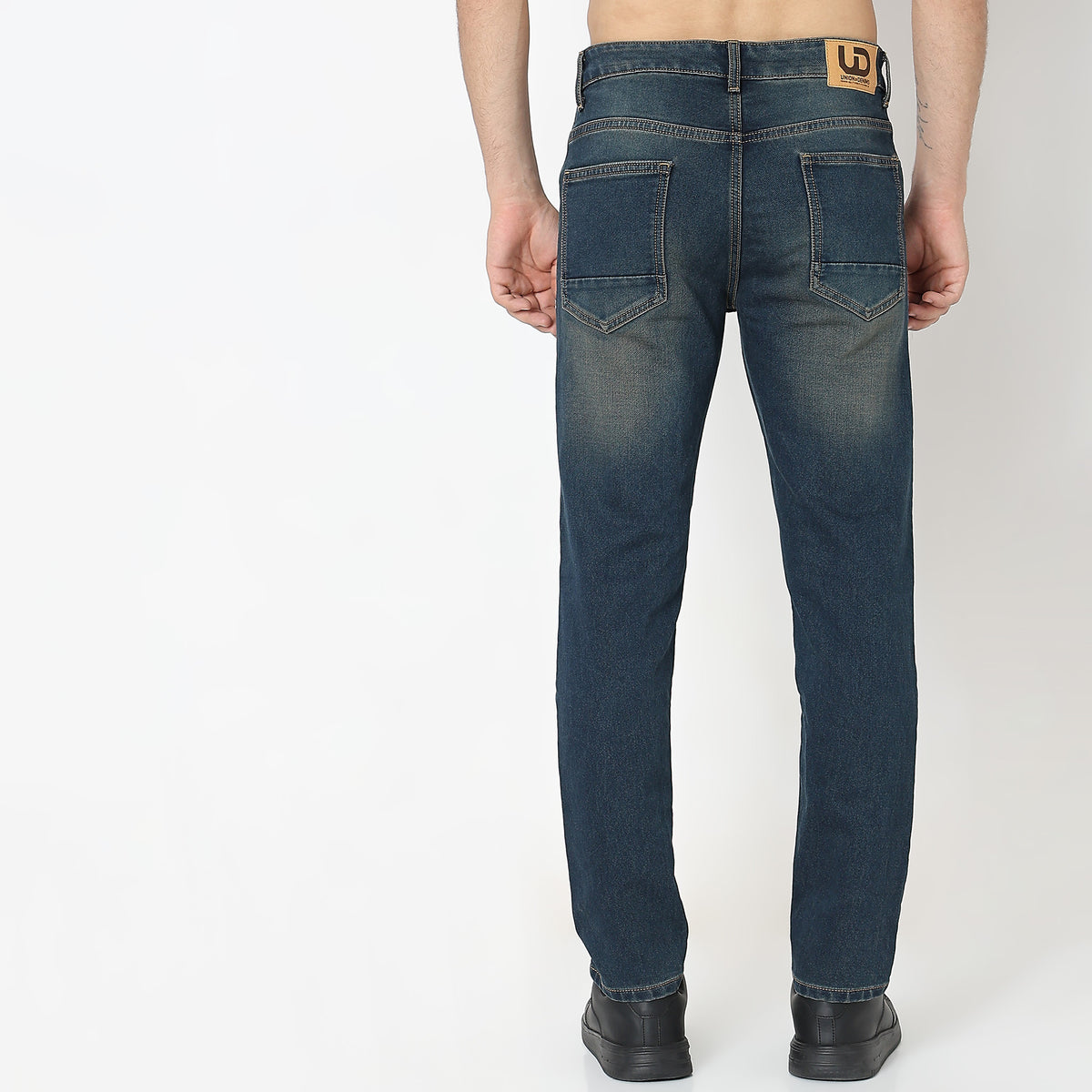 Comfort Fit Solid Mid Rise Jeans