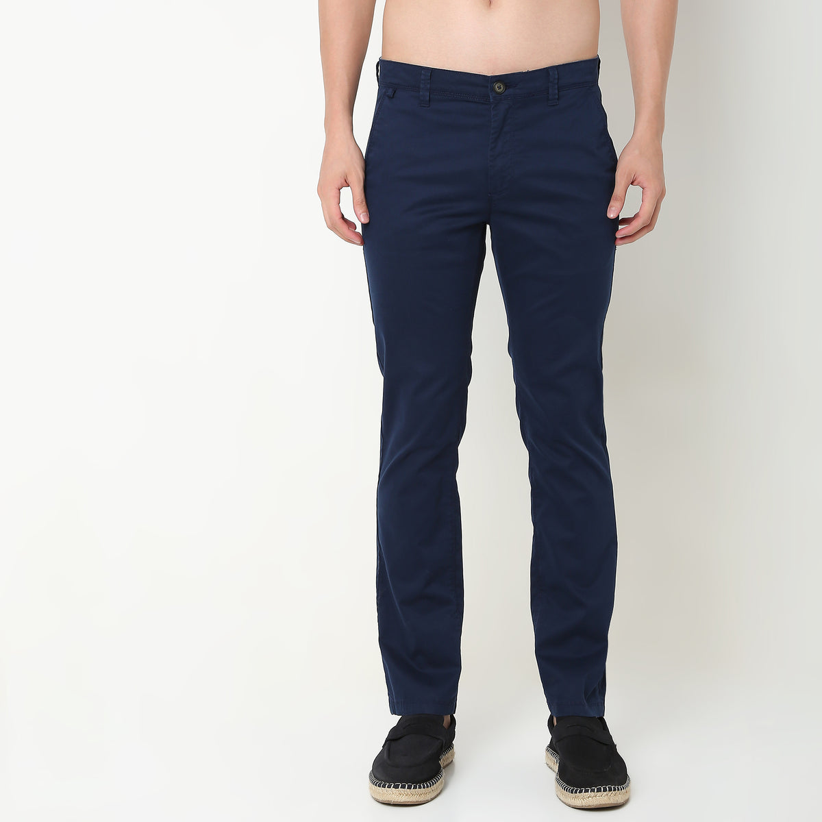 Regular Fit Solid Mid Rise Chinos