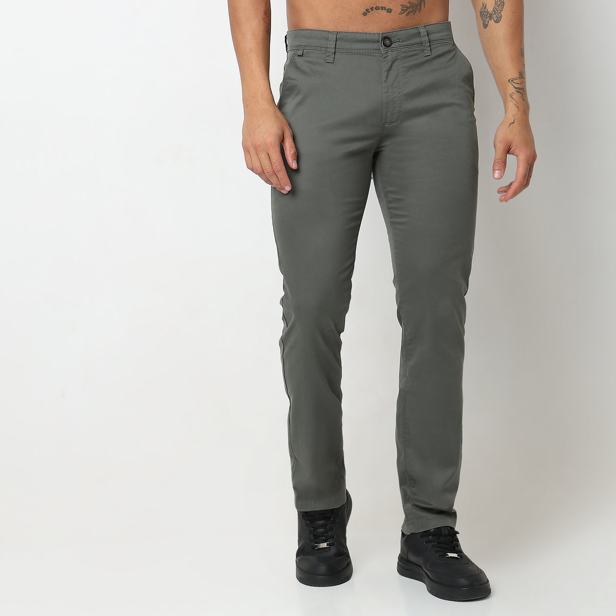 Regular Fit Solid Mid Rise Chinos