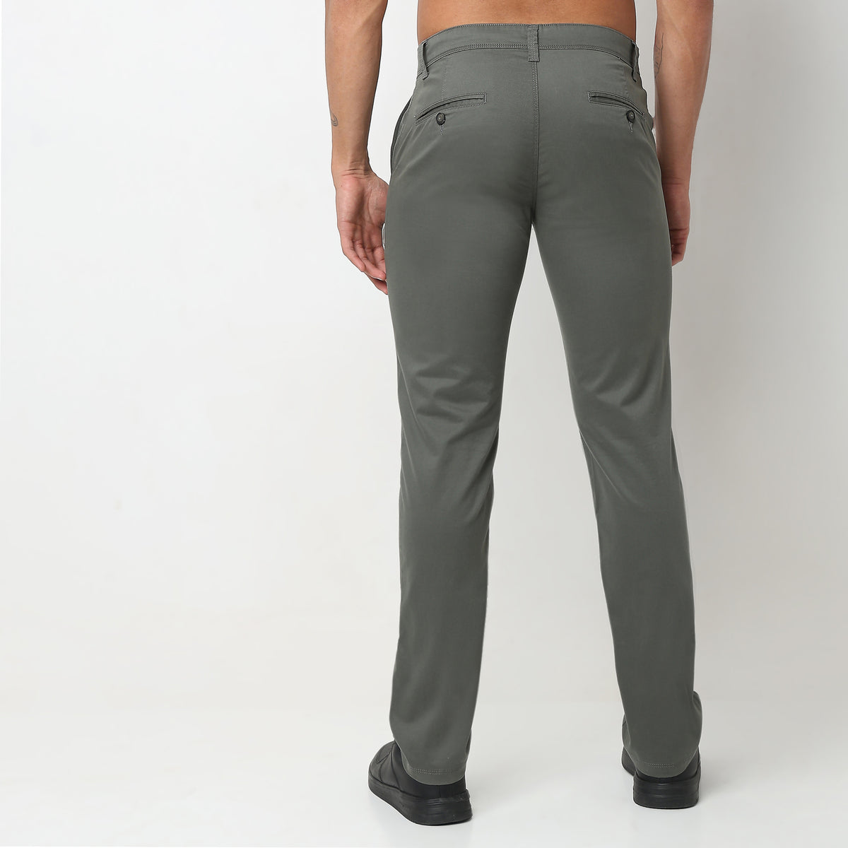 Regular Fit Solid Mid Rise Chinos